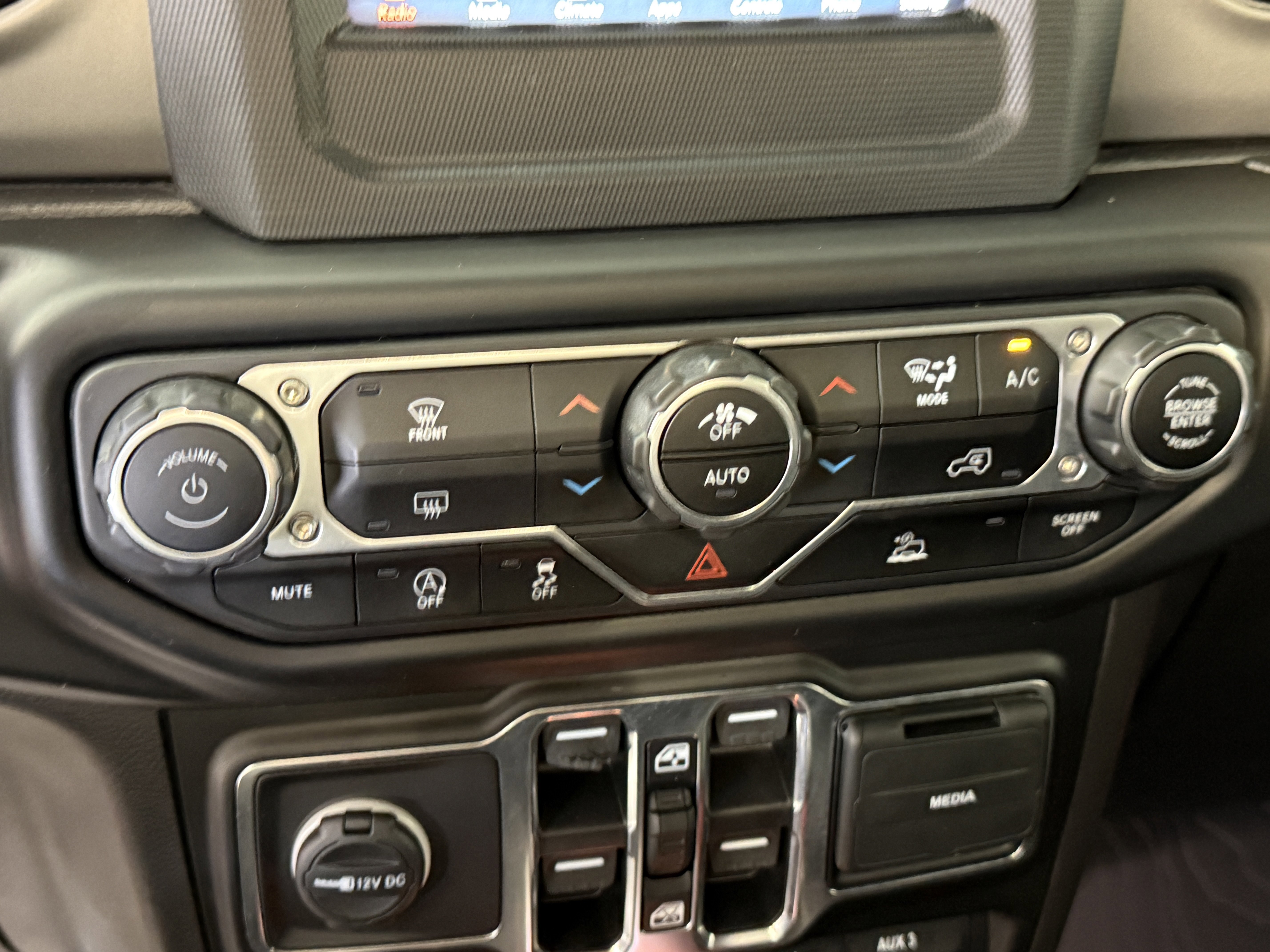 Used 2021 Jeep Gladiator Willys image 19