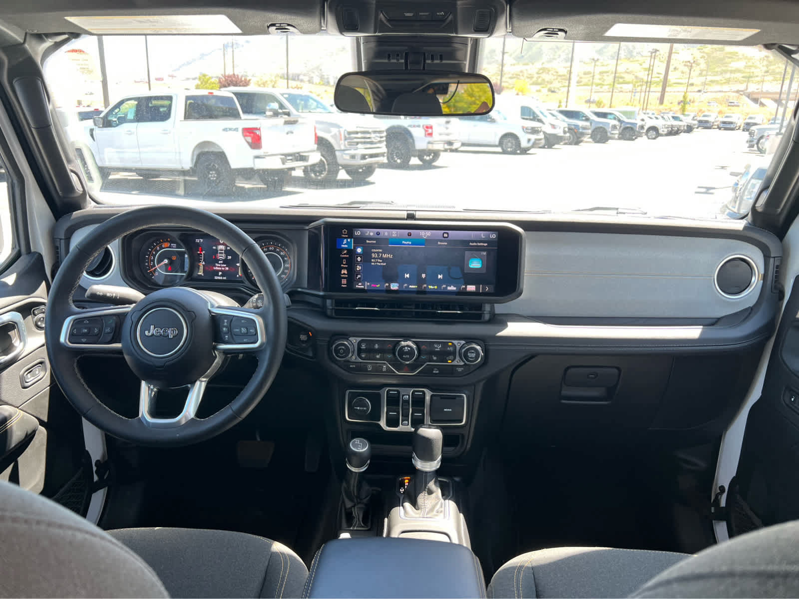 Used 2025 Jeep Wrangler Unlimited Sahara AWD/4WD image 24