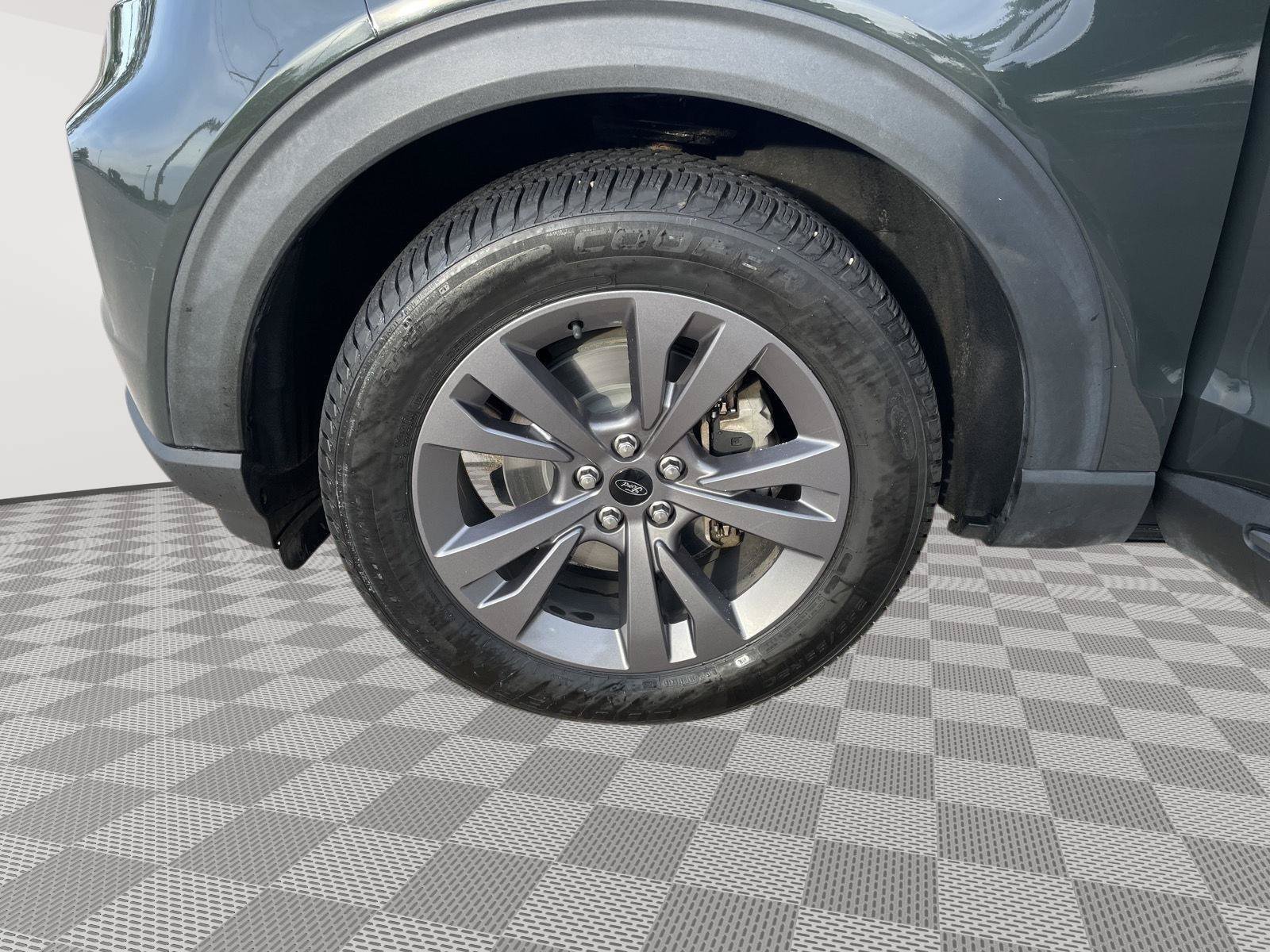 Certified 2021 Ford Explorer XLT w/ Equipment Group 202A AWD/4WD image 10