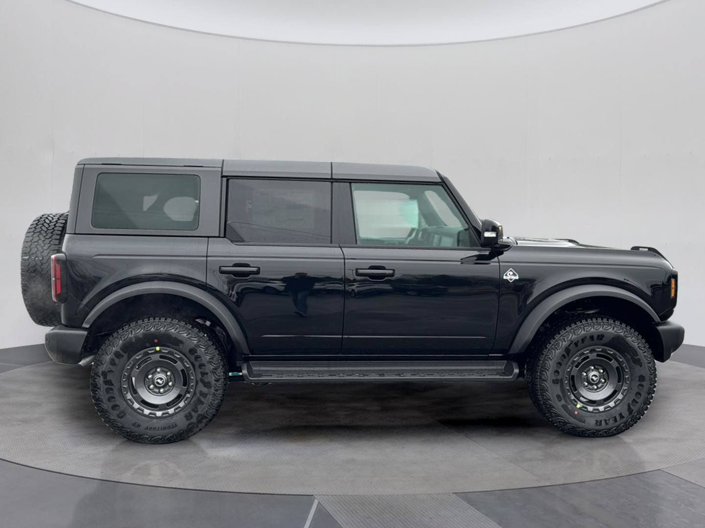 Certified 2025 Ford Bronco Outer Banks w/ Sasquatch Package AWD/4WD image 15