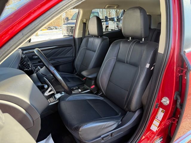 Used 2018 Mitsubishi Outlander 4WD Plug-In Hybrid image 13