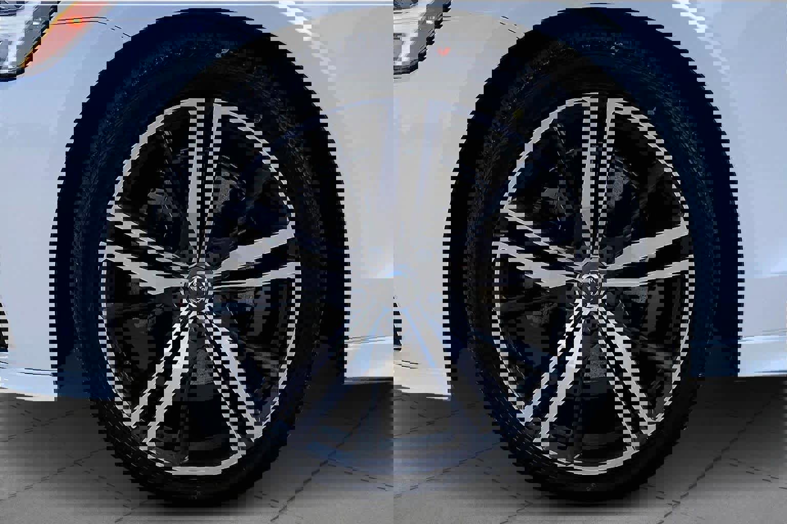 Used 2022 Volvo S60 B5 R-Design image 12