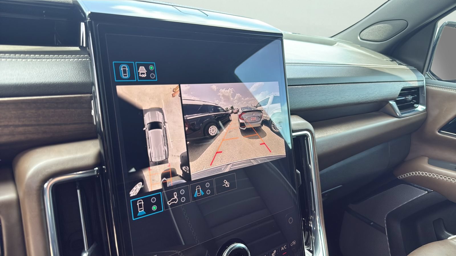 Used 2025 GMC Yukon Denali Ultimate AWD/4WD image 19