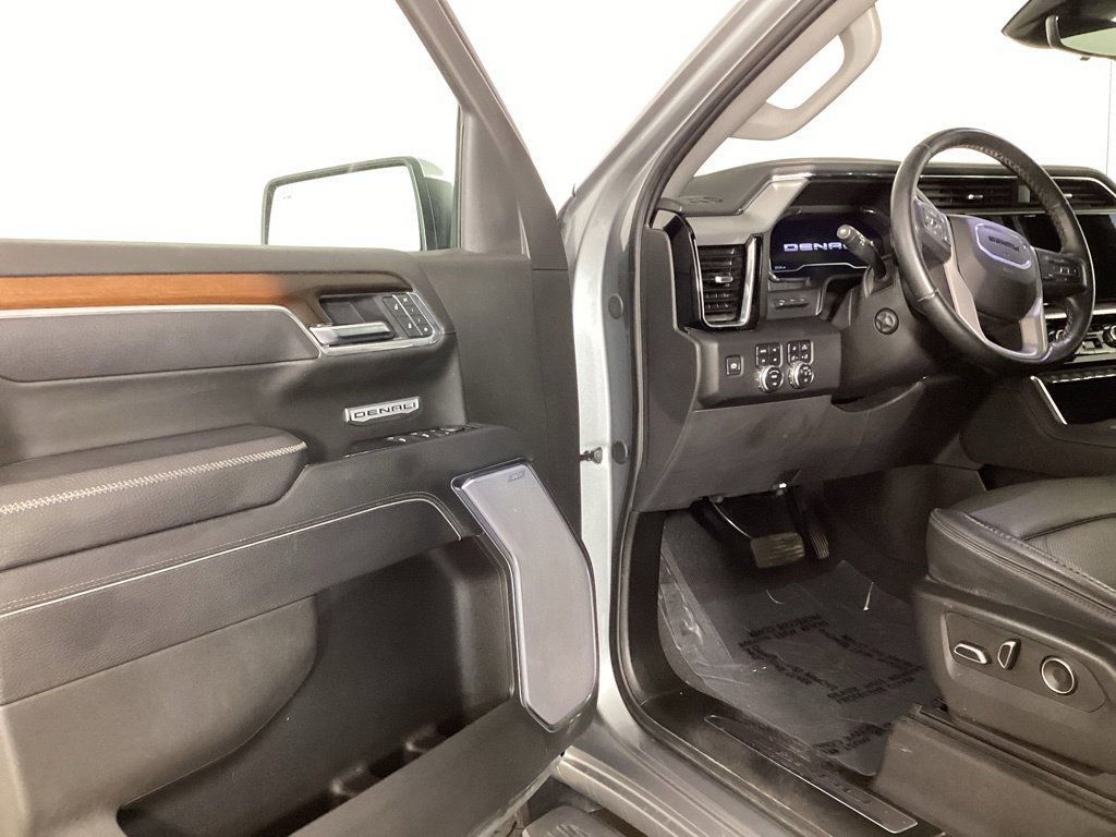 Used 2025 GMC Sierra 1500 Denali w/ Technology Package AWD/4WD image 9