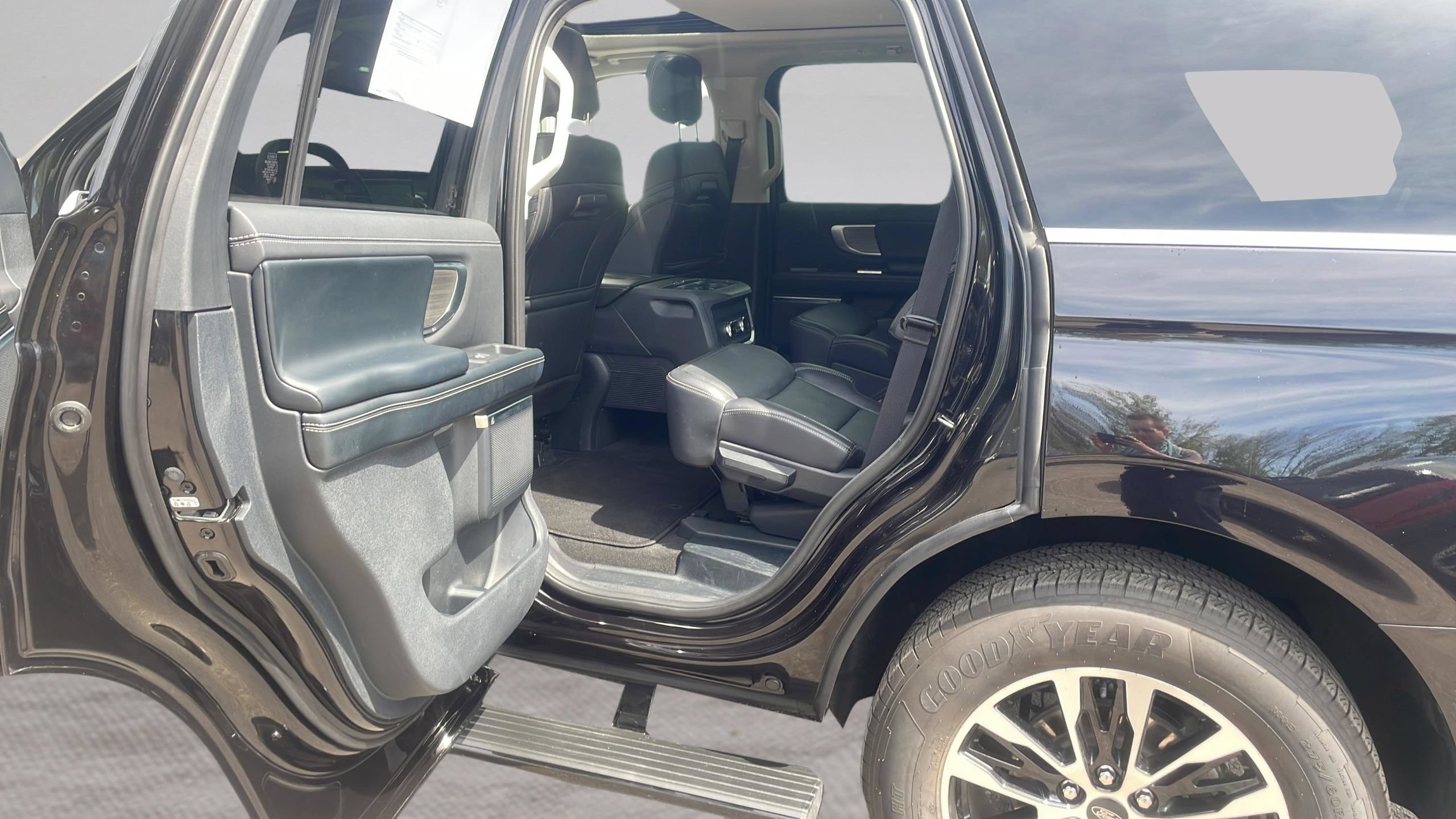 Certified 2025 Ford Expedition Platinum AWD/4WD image 24