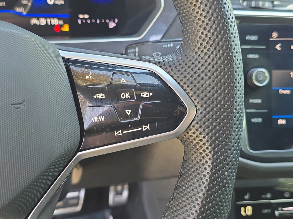 Used 2024 Volkswagen Tiguan SE R-Line image 30