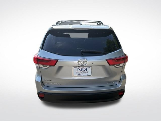 Used 2019 Toyota Highlander XLE AWD/4WD image 8