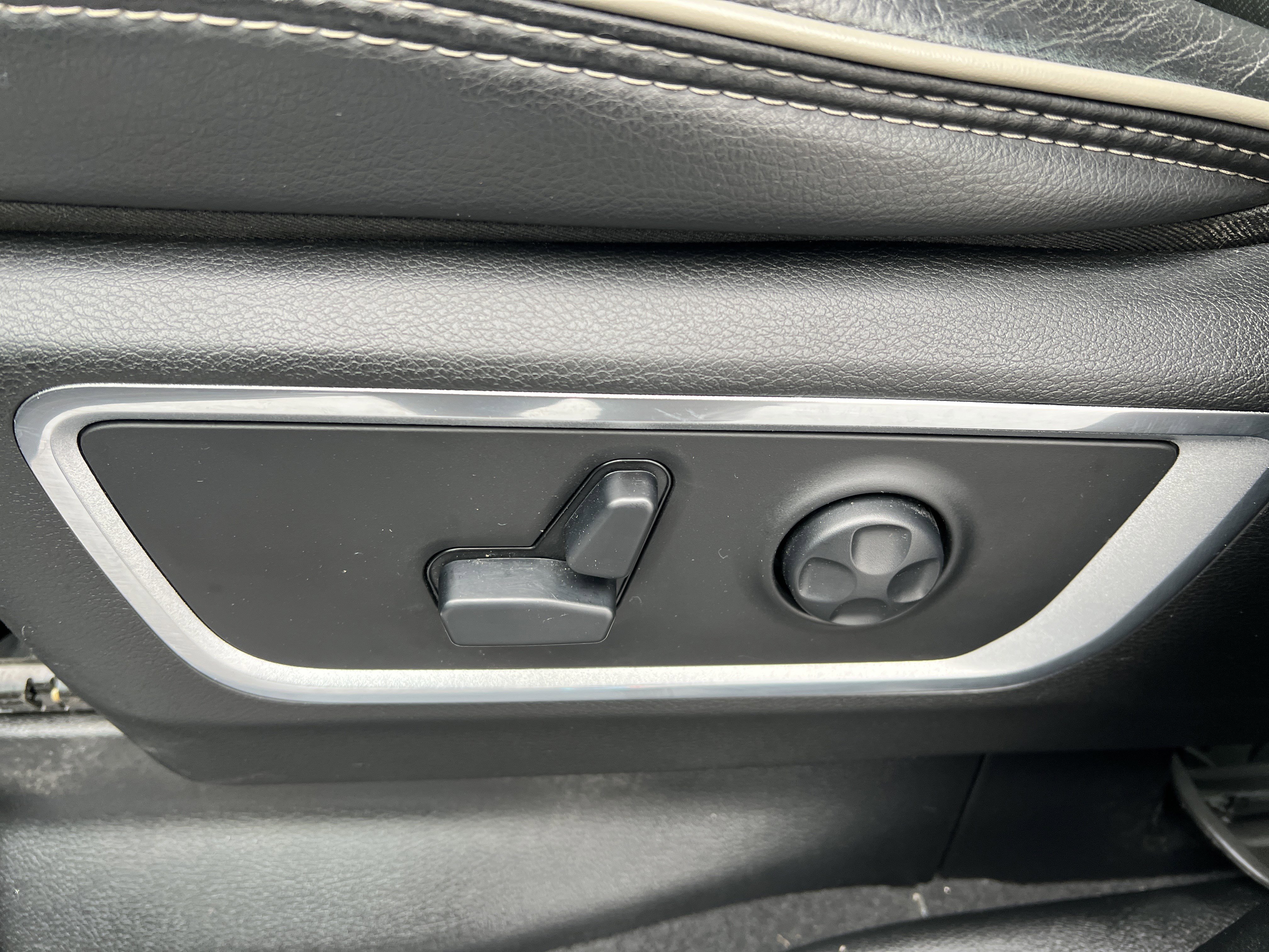 Used 2019 RAM 1500 Laramie image 10