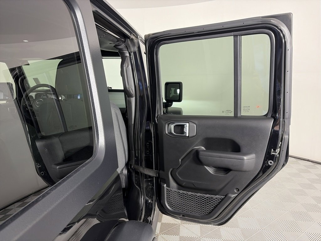 Used 2024 Jeep Wrangler Unlimited image 29