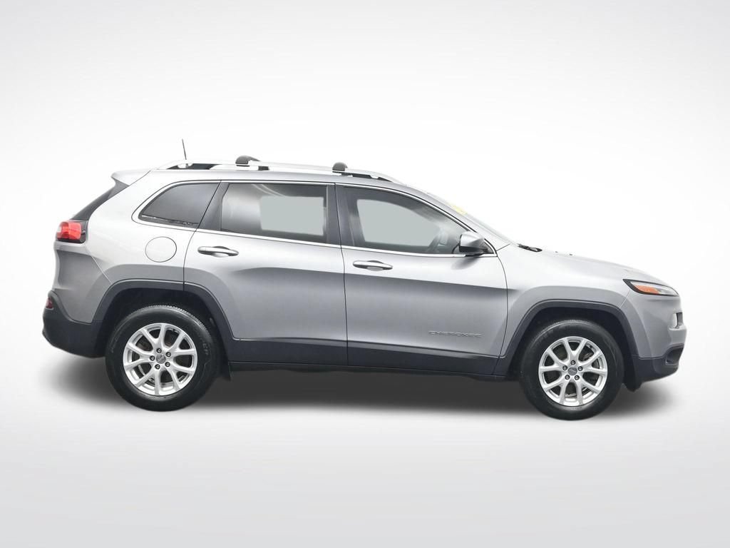 Used 2017 Jeep Cherokee Latitude w/ Trailer Tow Group AWD/4WD image 4