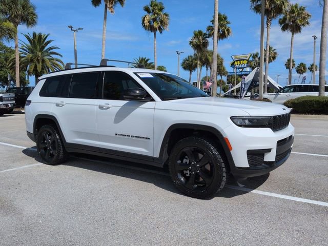 Used 2023 Jeep Grand Cherokee L Laredo AWD/4WD image 2