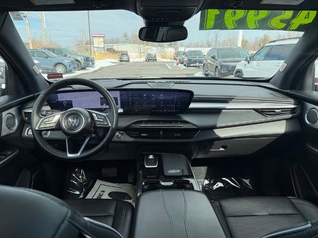 Used 2025 Buick Enclave Avenir AWD/4WD image 16