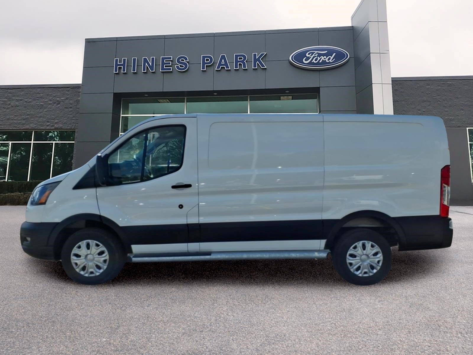 Certified 2025 Ford Transit 250 Low Roof w/ Exterior Upgrade Package RWD image 4