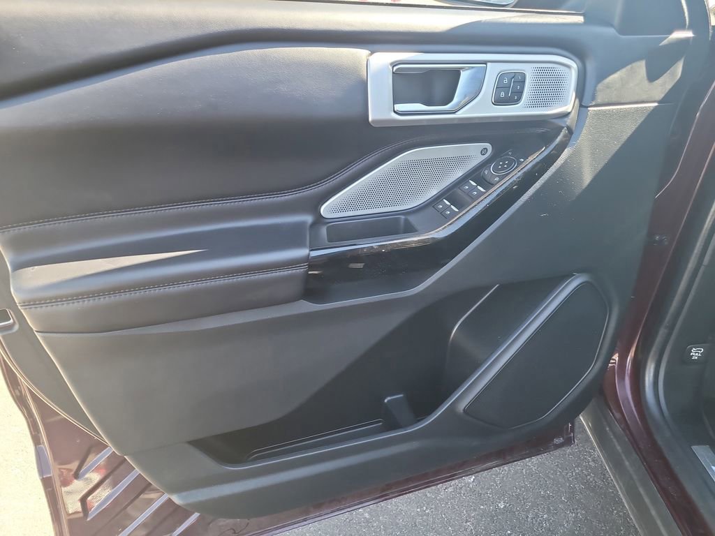 Certified 2022 Ford Explorer Platinum w/ Equipment Group 601A image 17