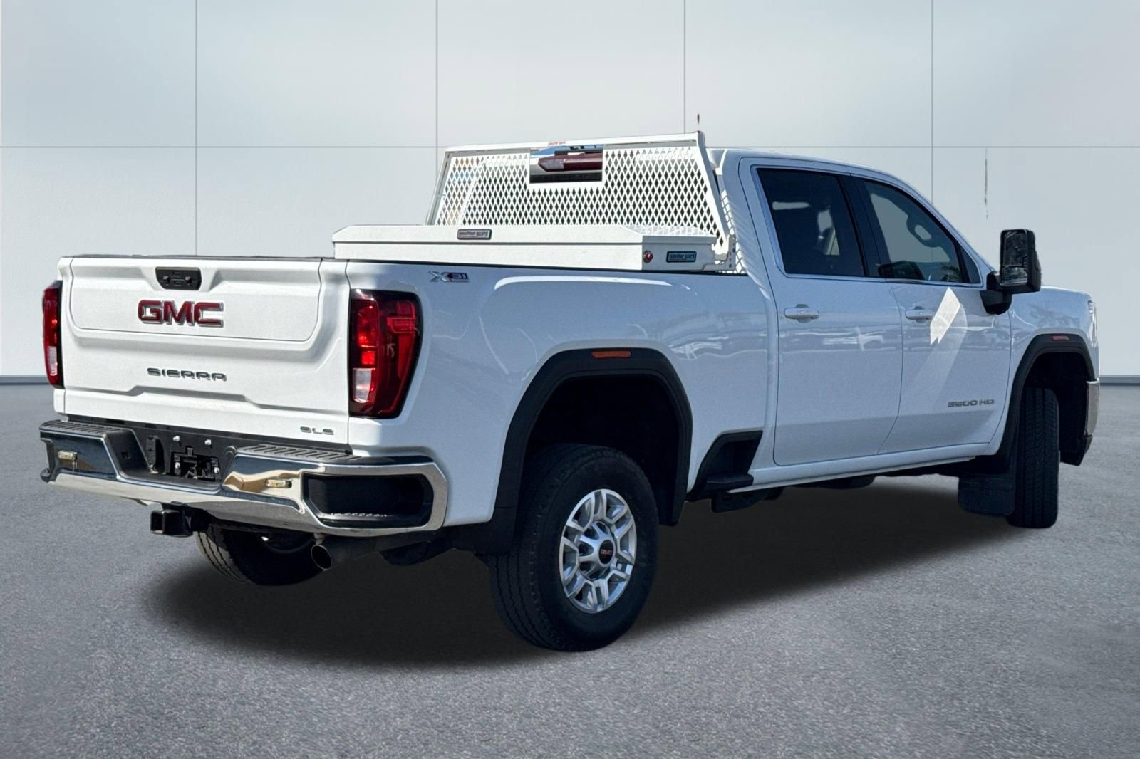 Used 2022 GMC Sierra 2500 SLE w/ SLE Convenience Package AWD/4WD image 4