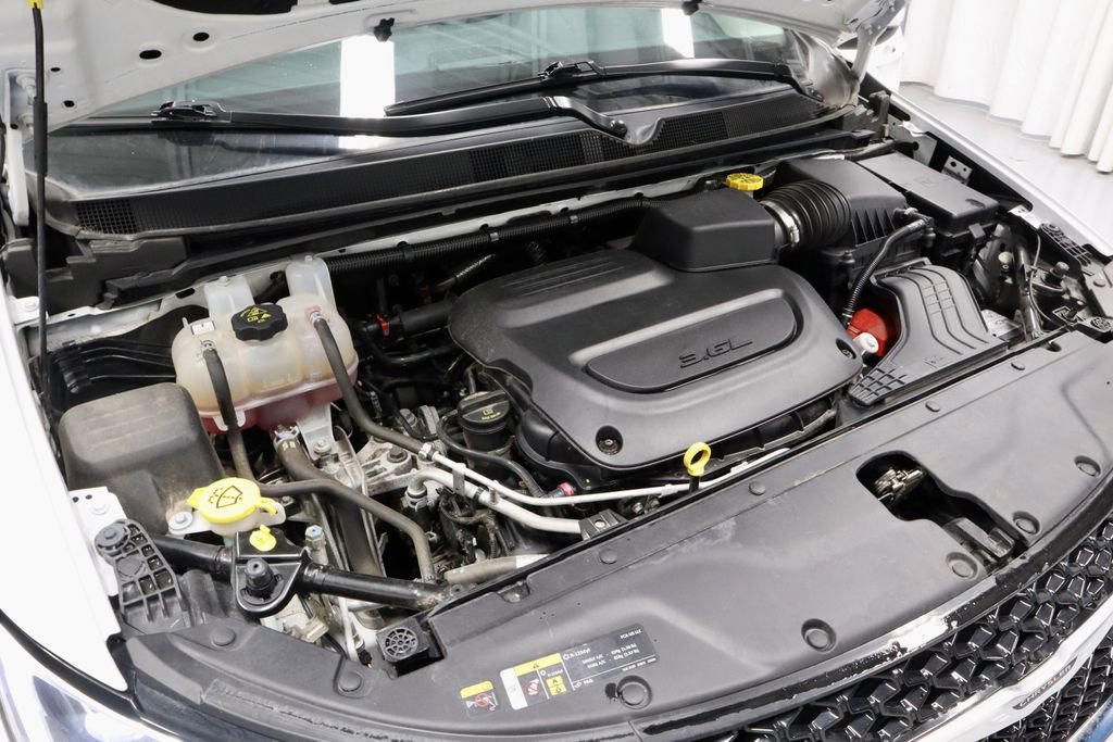 Used 2023 Chrysler Pacifica Touring-L image 18