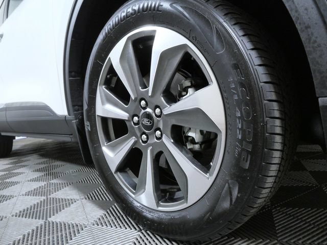 Certified 2025 Ford Escape Platinum w/ Premium Technology Package AWD/4WD image 2