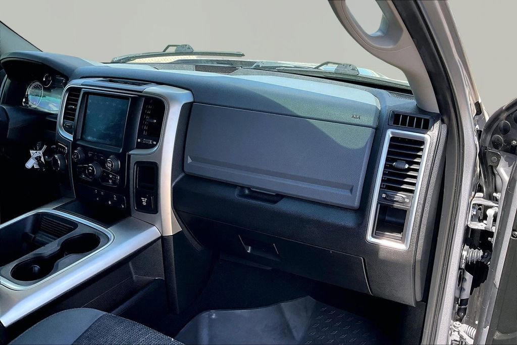 Used 2020 RAM 1500 Classic SLT w/ Luxury Group RWD image 17