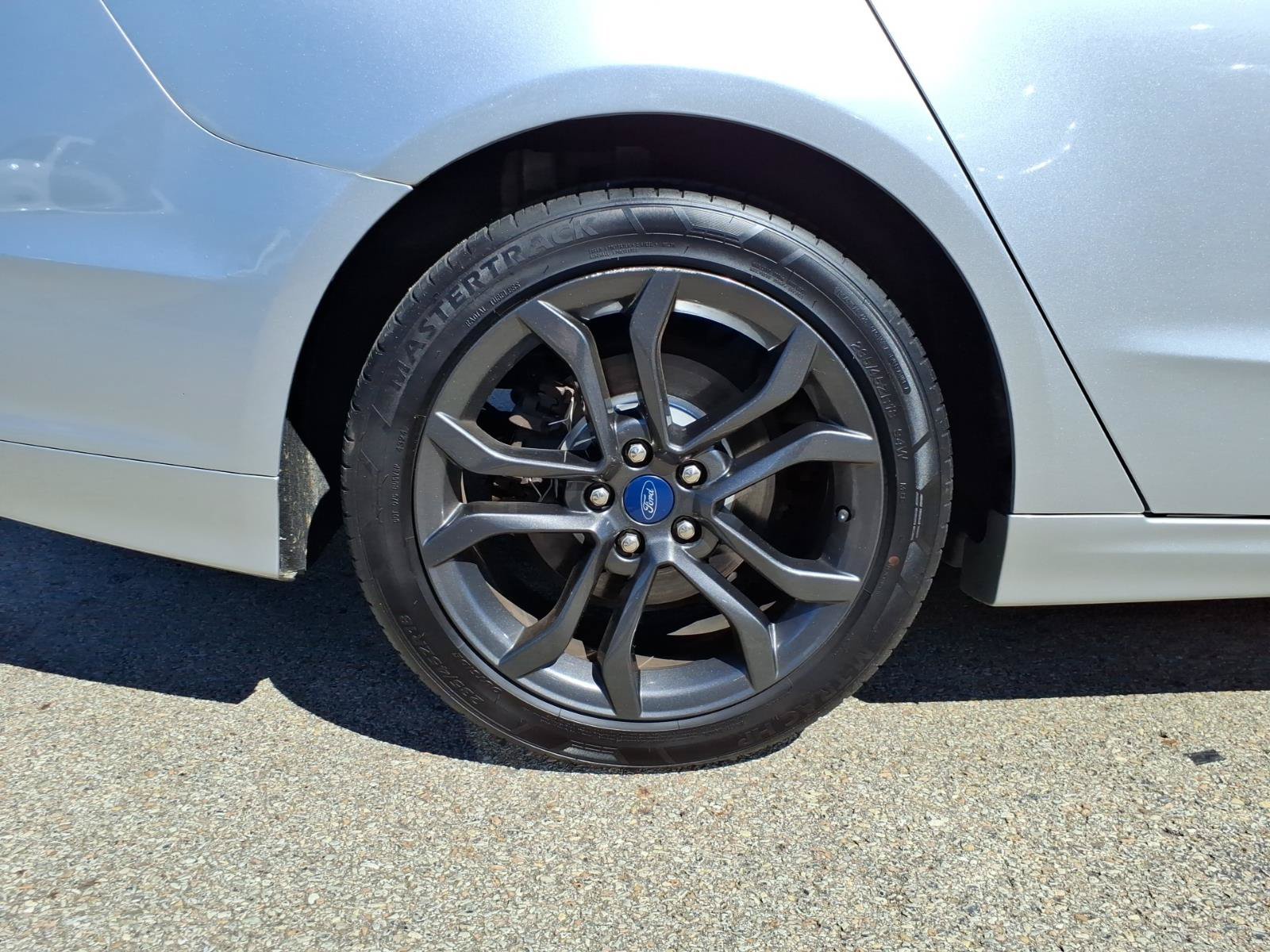 Certified 2018 Ford Fusion SE w/ Equipment Group 201A FWD image 6