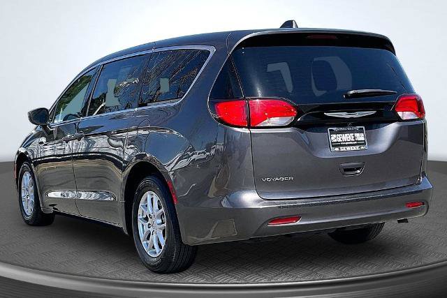 Used 2022 Chrysler Voyager LX FWD image 12
