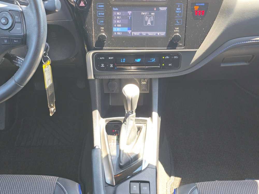 Used 2018 Toyota Corolla SE w/ Carpet Mat Package (TMS) FWD image 13