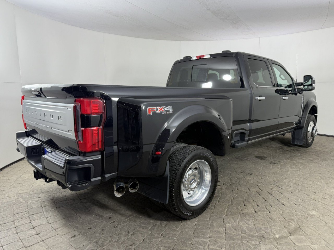 Certified 2024 Ford F450 Platinum w/ FX4 Off-Road Package AWD/4WD image 7