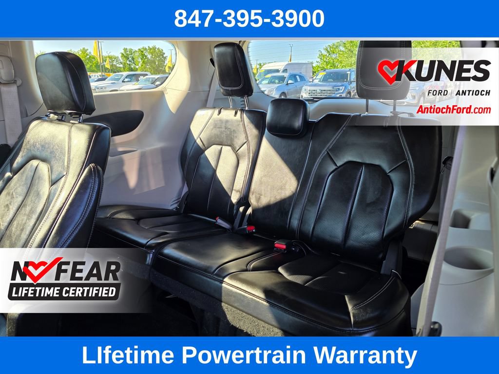 Used 2023 Chrysler Pacifica Touring-L FWD image 17