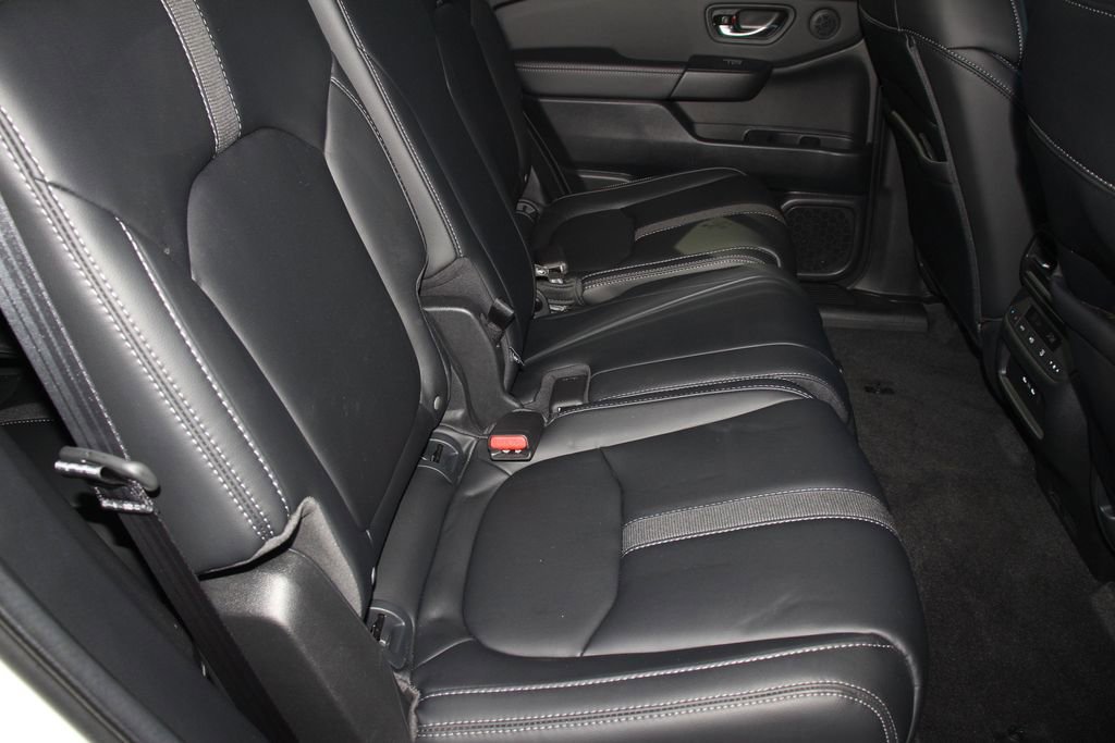 Used 2025 Honda Pilot Touring image 26