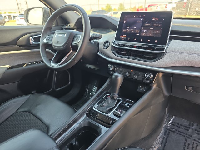 Used 2024 Jeep Compass Latitude AWD/4WD image 16