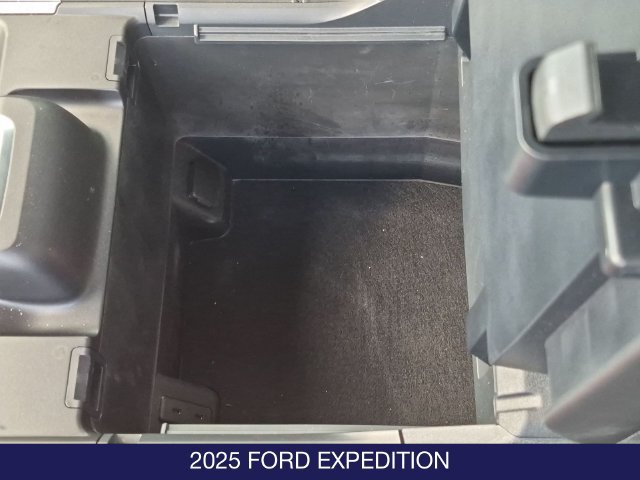 Certified 2025 Ford Expedition Platinum AWD/4WD image 14