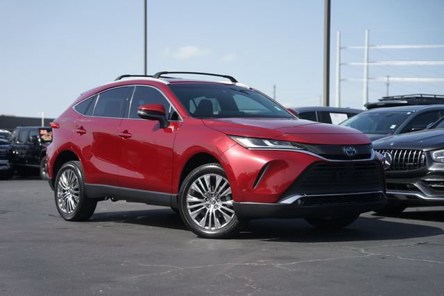 Used 2023 Toyota Venza XLE AWD/4WD image 2
