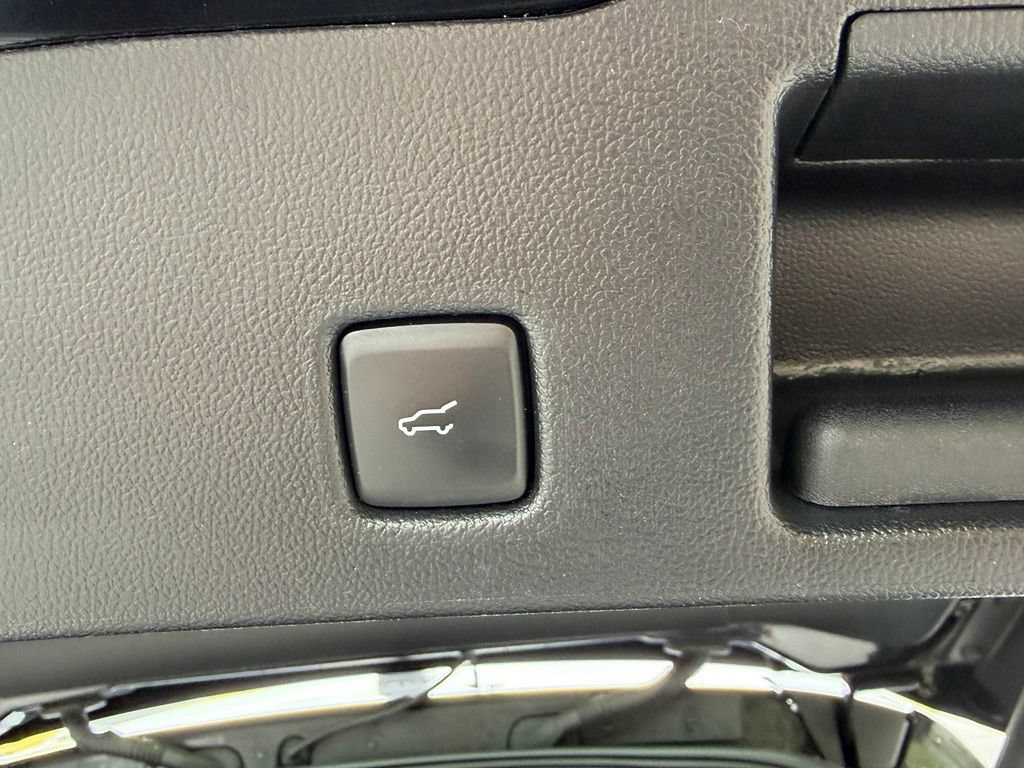 Certified 2025 Ford Escape ST-Line Select AWD/4WD image 50