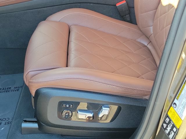 Used 2024 BMW X7 xDrive40i w/ Parking Assistance Package AWD/4WD image 13