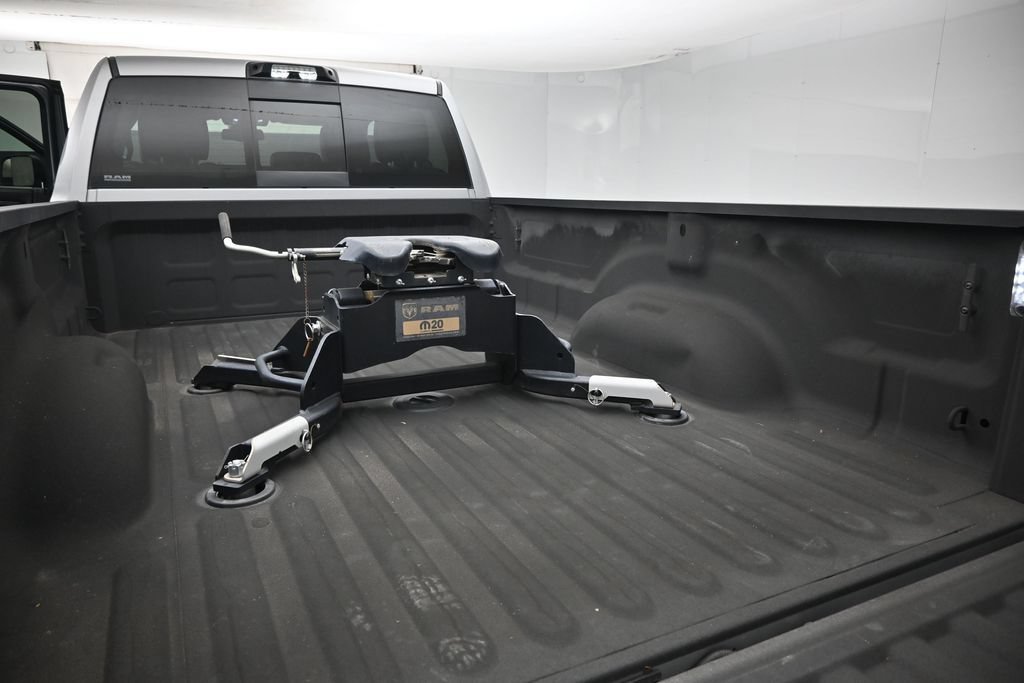 Used 2022 RAM 3500 Limited w/ Night Edition AWD/4WD image 9