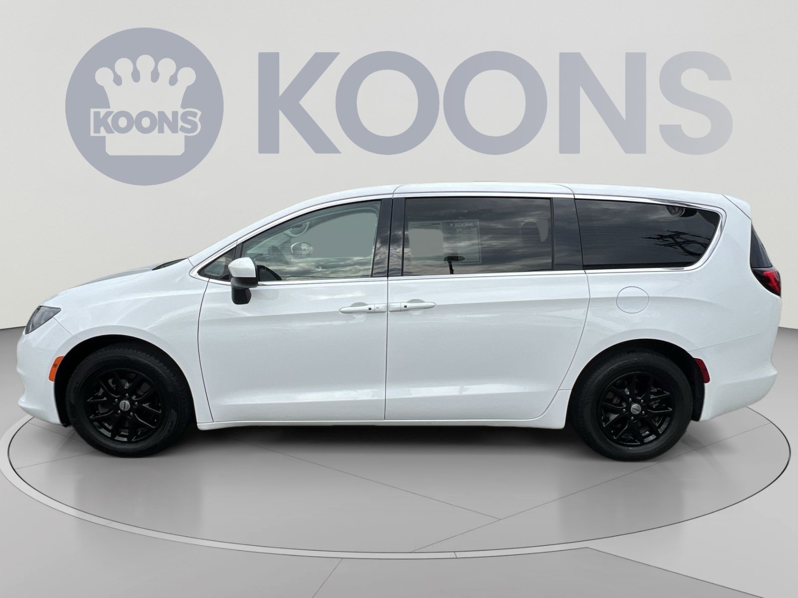 Used 2022 Chrysler Voyager LX FWD image 7