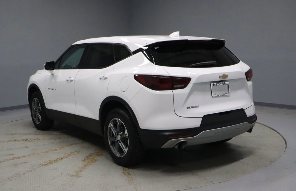 Used 2025 Chevrolet Blazer LT image 3