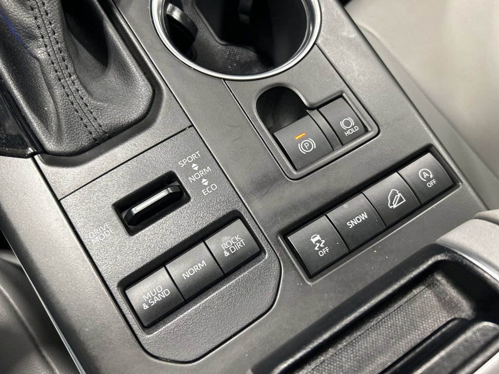 Used 2021 Toyota Highlander XLE AWD/4WD image 23