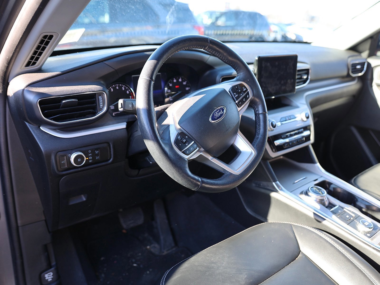 Certified 2023 Ford Explorer XLT w/ Equipment Group 202A image 3