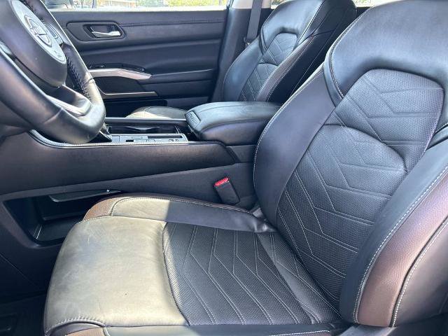 Used 2024 Nissan Pathfinder Platinum w/ Cargo Package FWD image 30