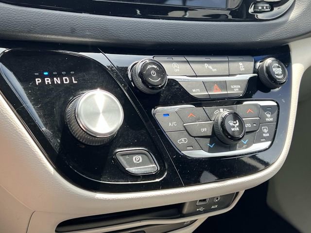 Used 2019 Chrysler Pacifica Touring-L Plus FWD image 28
