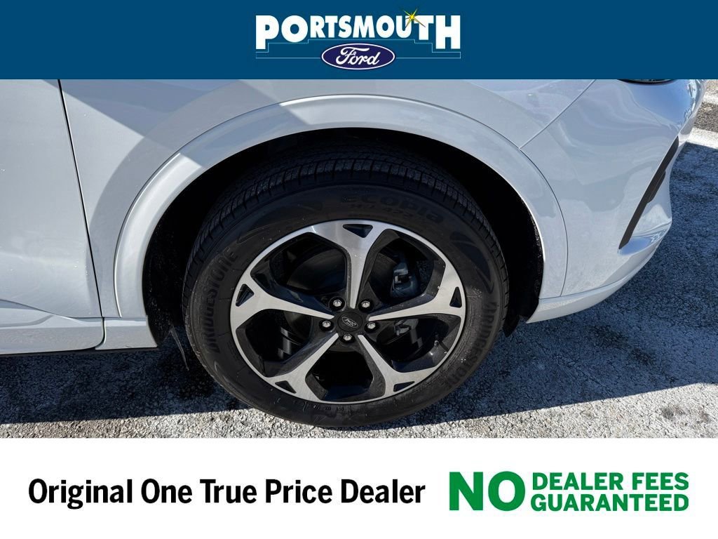 Certified 2025 Ford Escape ST-Line Elite w/ Premium Technology Package AWD/4WD image 36
