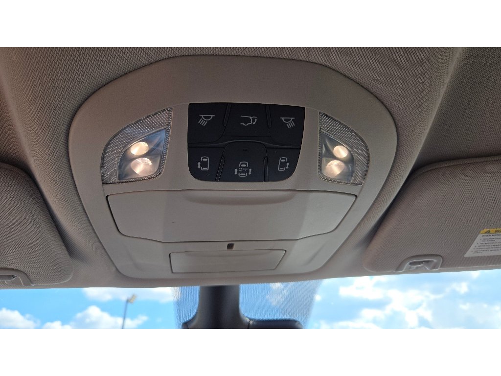 Used 2024 Chrysler Pacifica Touring-L FWD image 31