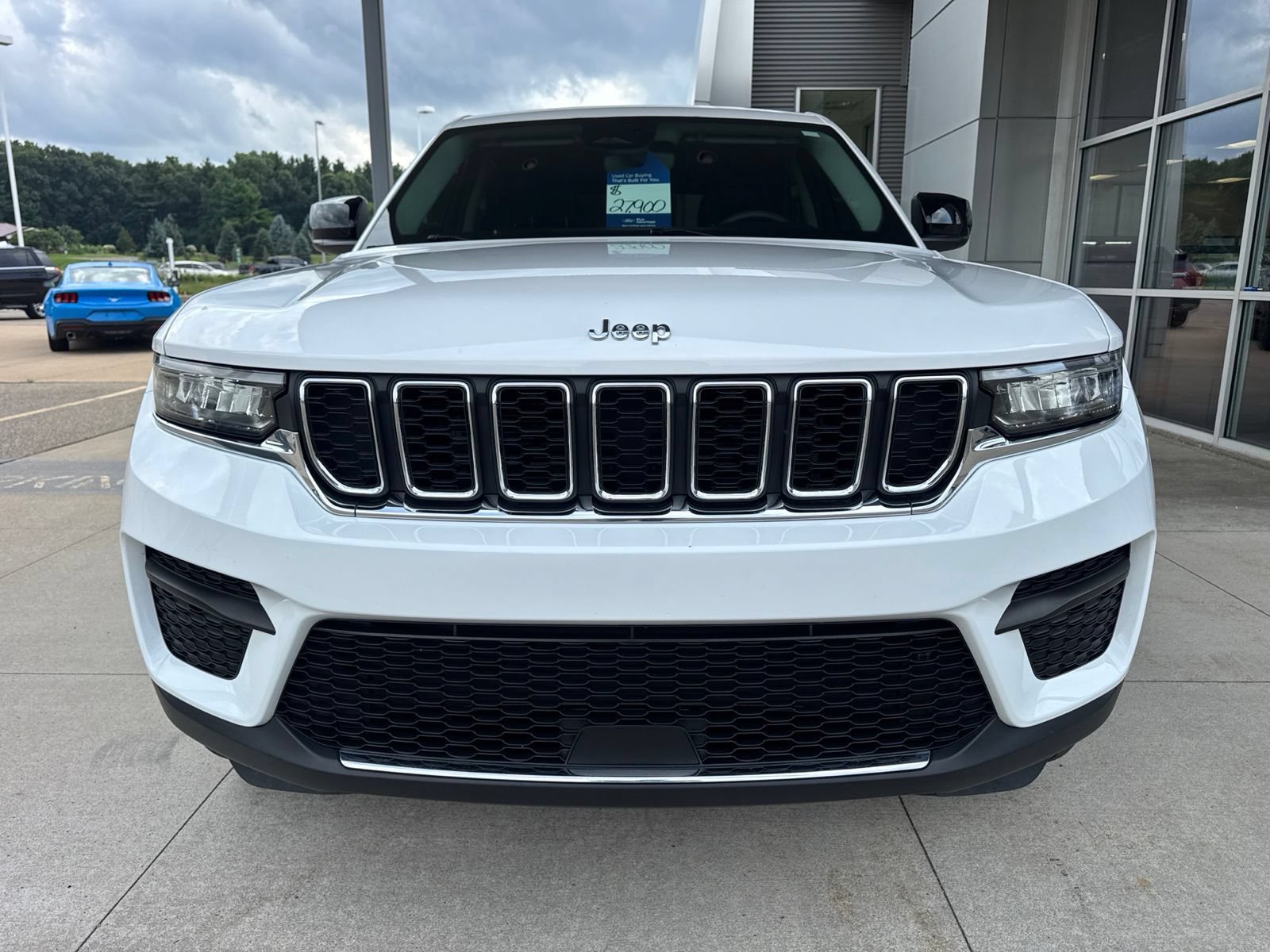 Used 2023 Jeep Grand Cherokee Laredo X AWD/4WD image 11