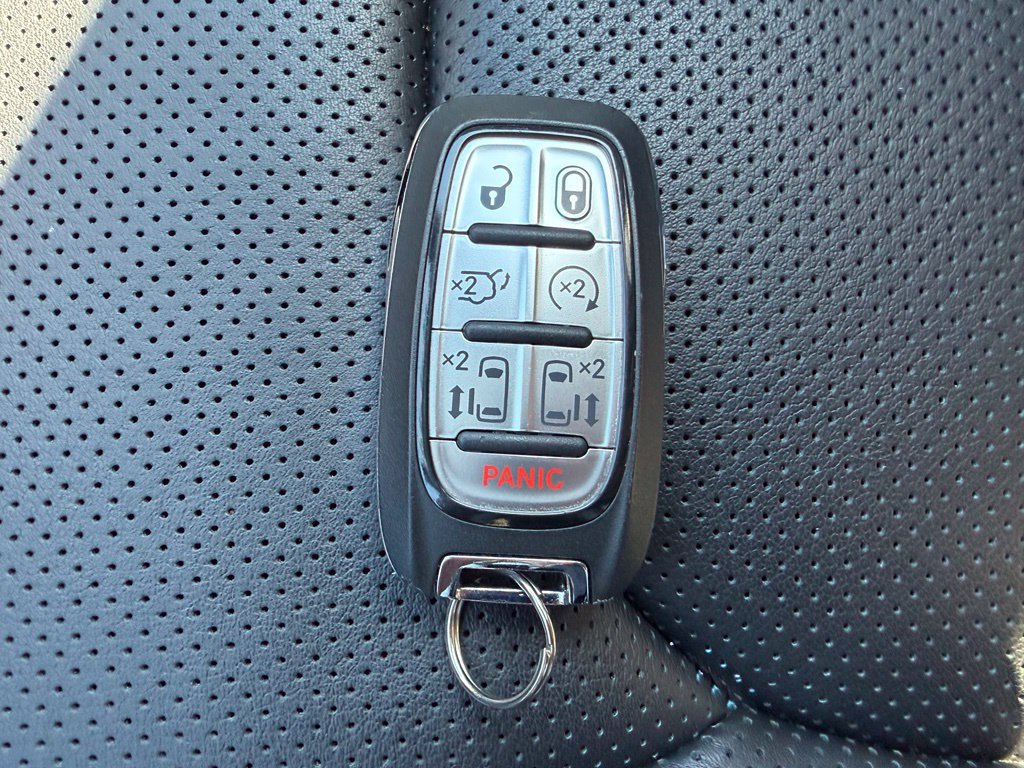 Used 2026 Chrysler Pacifica Limited AWD/4WD image 29