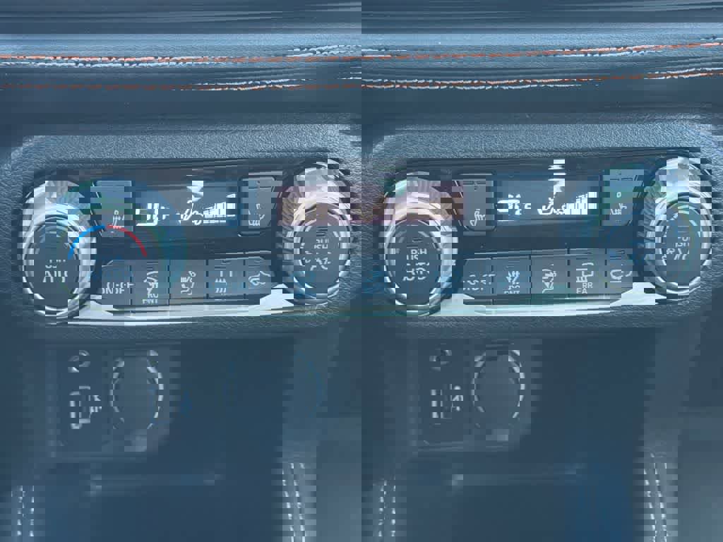 Used 2019 Nissan Kicks SR w/ SR Premium Package image 28