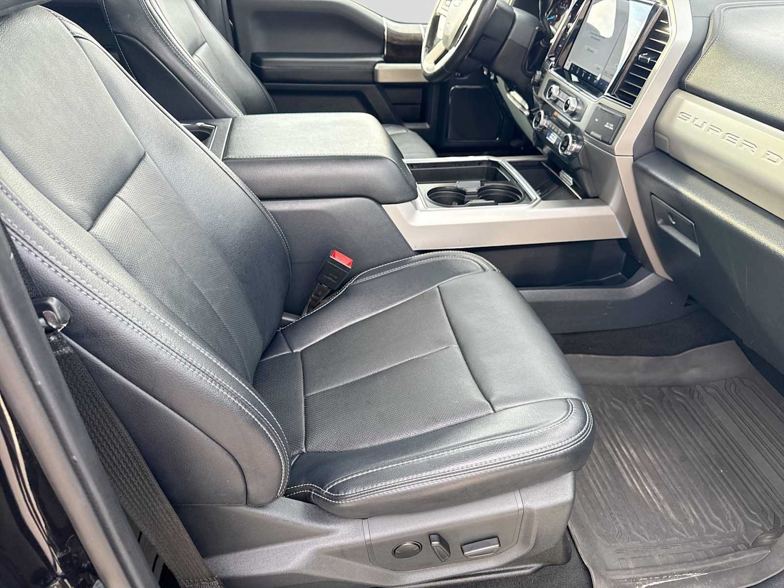 Certified 2022 Ford F350 Lariat w/ Tremor Off-Road Package AWD/4WD image 21