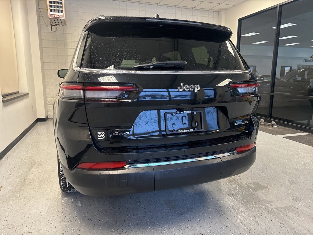 Used 2023 Jeep Grand Cherokee L Laredo image 4