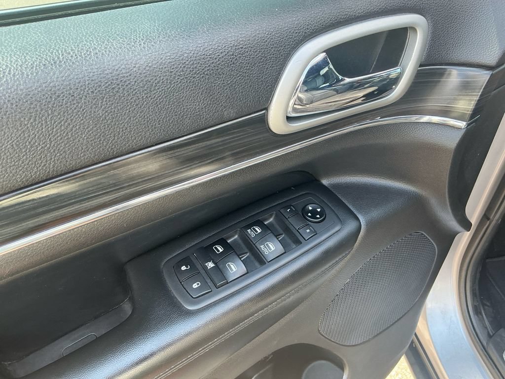 Used 2019 Jeep Grand Cherokee Limited AWD/4WD image 16
