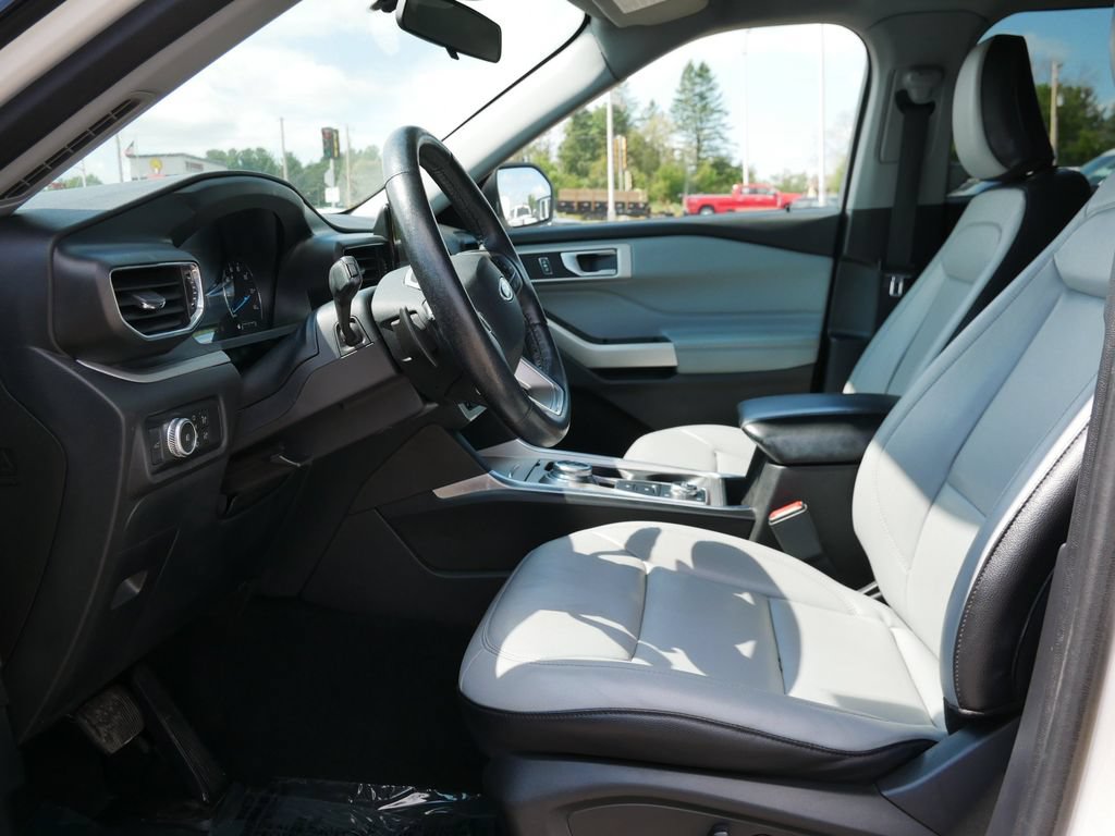 Certified 2021 Ford Explorer XLT w/ Equipment Group 202A AWD/4WD image 9