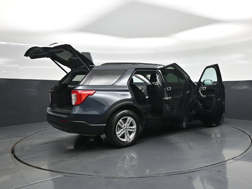 Certified 2023 Ford Explorer XLT RWD image 5
